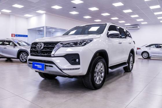 TOYOTA HILUX SW4 2.8 D-4D TURBO DIESEL SRX 4X4 AUTOMÁTICO TOYOTA HILUX SW4 2.8 D-4D TURBO DIESEL SRX 4X4 AUTOMÁTICO